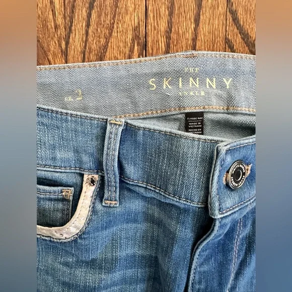 WHBM Skinny Ankle Jeans w Zipper on Bottom - Picture 10 of 14